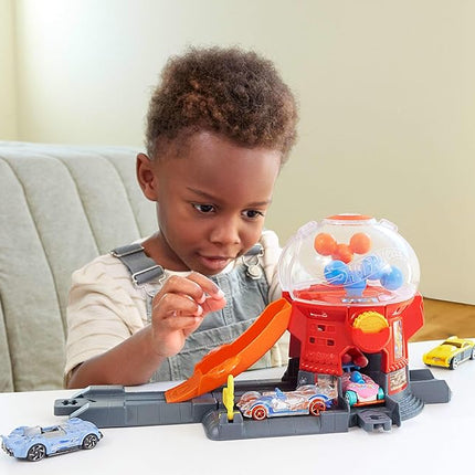 Hot Wheels Toy Car Track Set, Gumball Machine Playset with 1:64 Scale Die-Cast Donut-Shaped Vehicle & Speed Snap Track, Downtown City Candy Shop