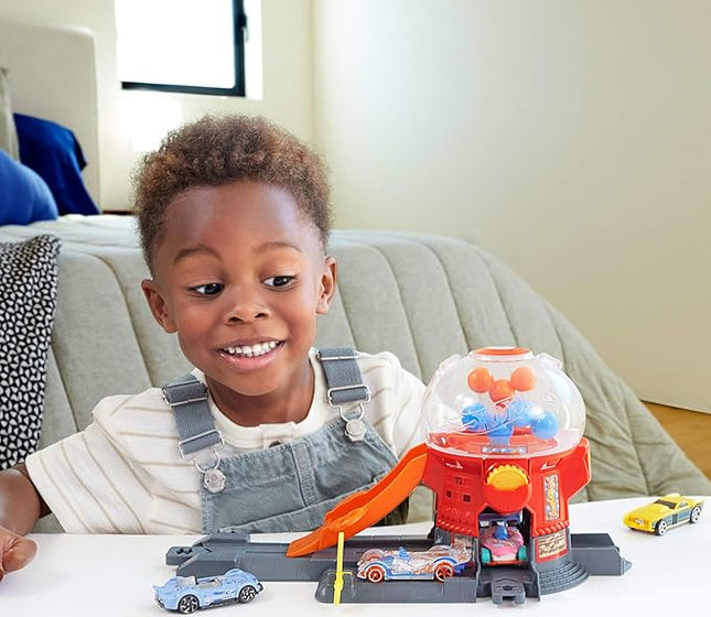 Hot Wheels Toy Car Track Set, Gumball Machine Playset with 1:64 Scale Die-Cast Donut-Shaped Vehicle & Speed Snap Track, Downtown City Candy Shop