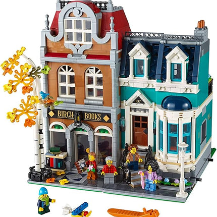 LEGO Creator Expert Bookshop 10270 Modular Building, Home Décor Display Set for Collectors, Advanced Collection, Gift Idea for 16 Plus Year Olds