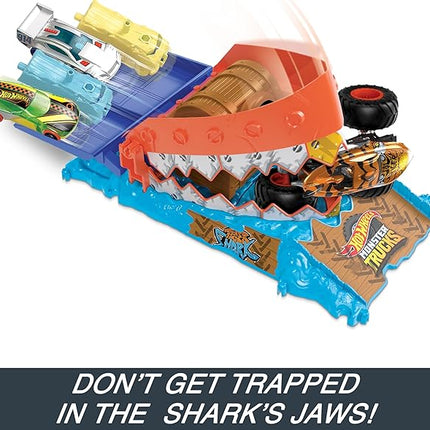 Hot Wheels Monster Trucks Arena Smashers Treasure Chomp Challenge Playset with 1:64 Scale Tiger Shark Toy Monster Truck & 1 Crushed Car