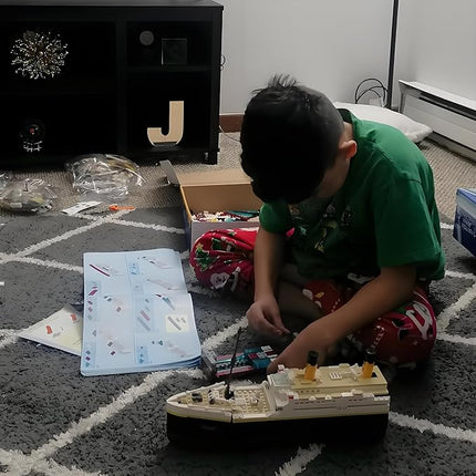 Titanic Model Kit -2022 Pieces Large Titanic Ship Building Blocks Set, STEM Educational 3D Puzzle Toys Gifts for Kids and Adults, Ideal Collectible Display Architecture for Home& Office Decor