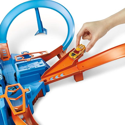 Hot Wheels Track Set with 1:64 Scale Toy Car, 4 Intersections for Crashing, Powered by a Motorized Booster, Criss-Cross Crash Track (Amazon Exclusive)