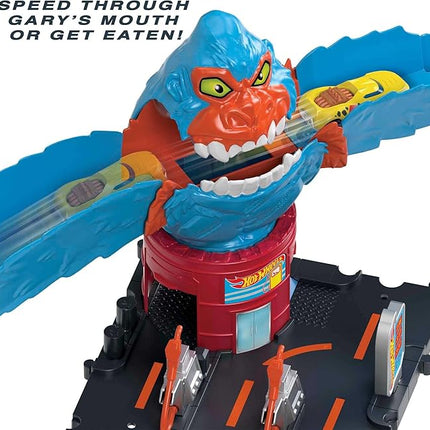 Hot Wheels City Wreck & Ride Gorilla Attack with 1 Car, Connects to Other Sets, Gas Station-Themed Set, Gift for Kids 4 to 8 Years Old