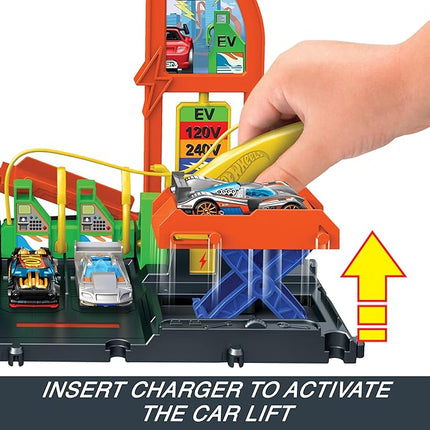 Hot Wheels City Track Set, Super Recharge Fuel Station Playset with EV Chargers & 1:64 Scale Toy Car