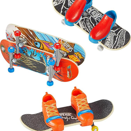 Hot Wheels Skate Tony Hawk Fingerboard & Removable Skate Shoes Multipack, 4 Fully Assembled Boards, 2 Pairs of Skate Shoes, 1 Exclusive Set (Styles May Vary)