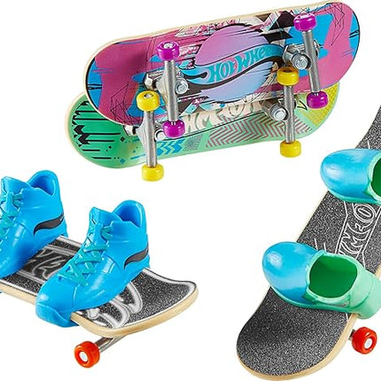 Hot Wheels Skate Tony Hawk Fingerboard & Removable Skate Shoes Multipack, 4 Fully Assembled Boards, 2 Pairs of Skate Shoes, 1 Exclusive Set (Styles May Vary)