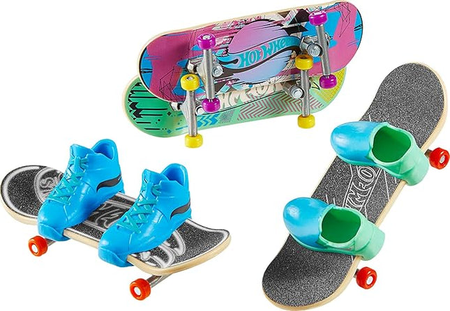 Hot Wheels Skate Tony Hawk Fingerboard & Removable Skate Shoes Multipack, 4 Fully Assembled Boards, 2 Pairs of Skate Shoes, 1 Exclusive Set (Styles May Vary)