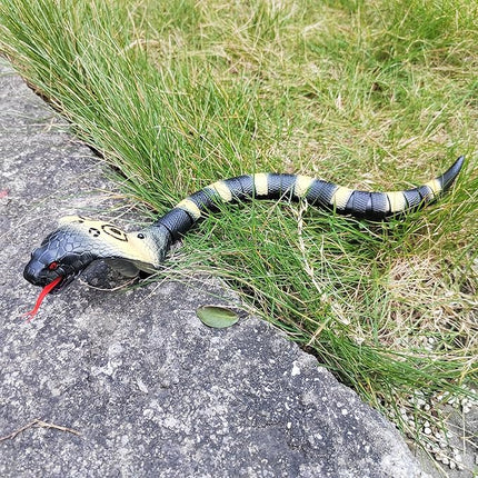 Tipmant Realistic Remote Control Snake RC Cobra Animal Toy Crawling Electric Electronic Battery Powered Honored for Kids Cat Halloween Christmas Prank Toys Birthday Gifts (Grey)